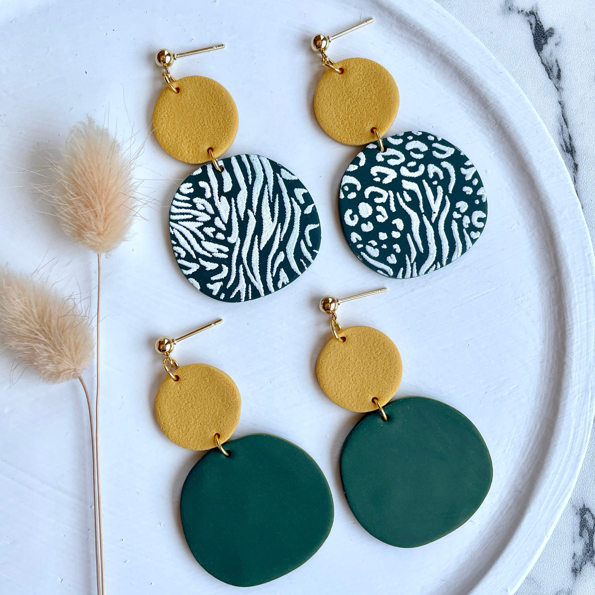Kinsley Yellow Gold Plated Drop Earrings with Kelly Green Illusion by  Kendra Scott – Carter's Jewel Chest