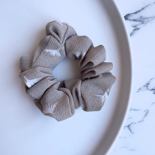 Stone feathers scrunchie